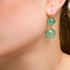 orecchino agata verde indossato